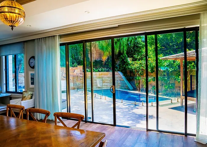 Luxury Harbour View Home